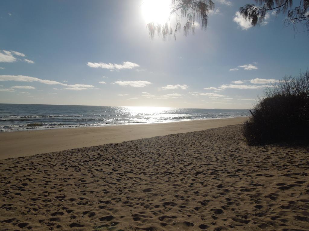 Moore Park Beach Inn Bundaberg Esterno foto