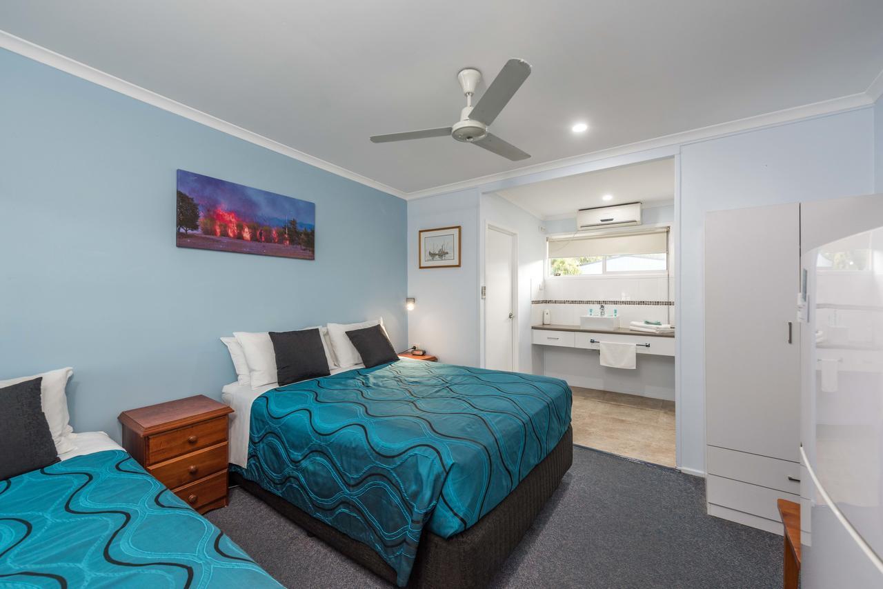 Moore Park Beach Inn Bundaberg Esterno foto