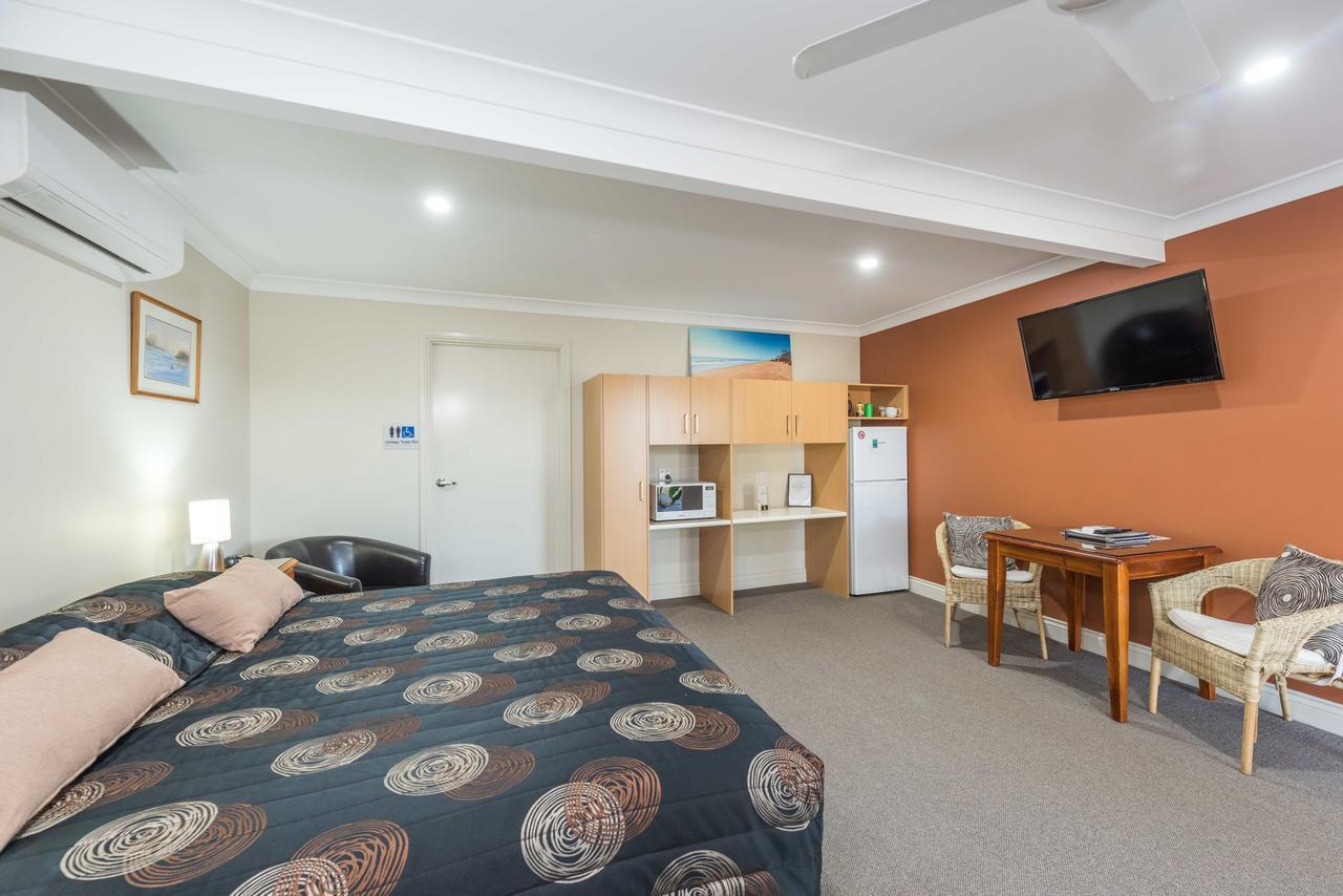 Moore Park Beach Inn Bundaberg Esterno foto