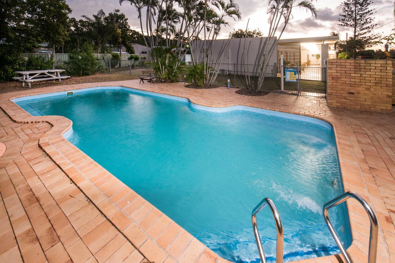 Moore Park Beach Inn Bundaberg Esterno foto