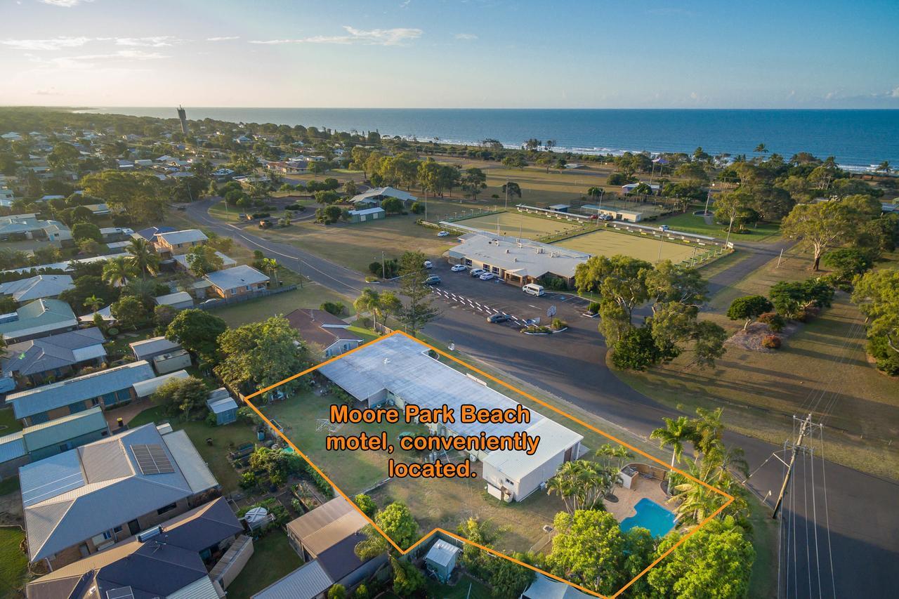 Moore Park Beach Inn Bundaberg Esterno foto