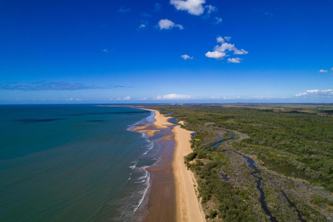 Moore Park Beach Inn Bundaberg Esterno foto