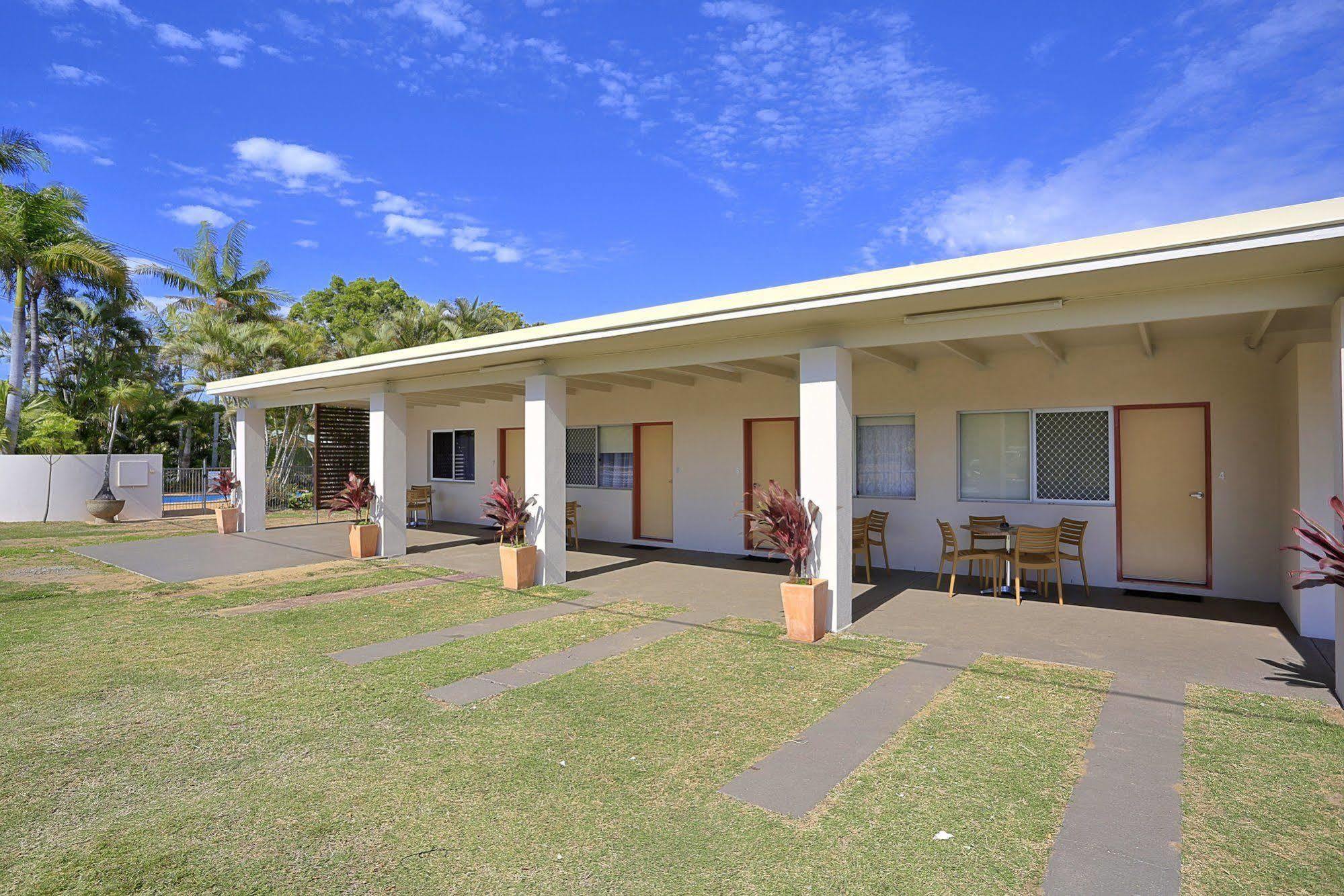 Moore Park Beach Inn Bundaberg Esterno foto