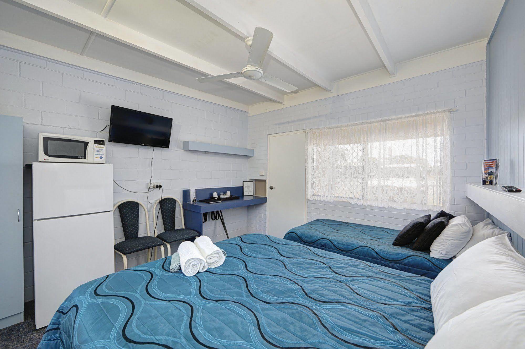 Moore Park Beach Inn Bundaberg Esterno foto