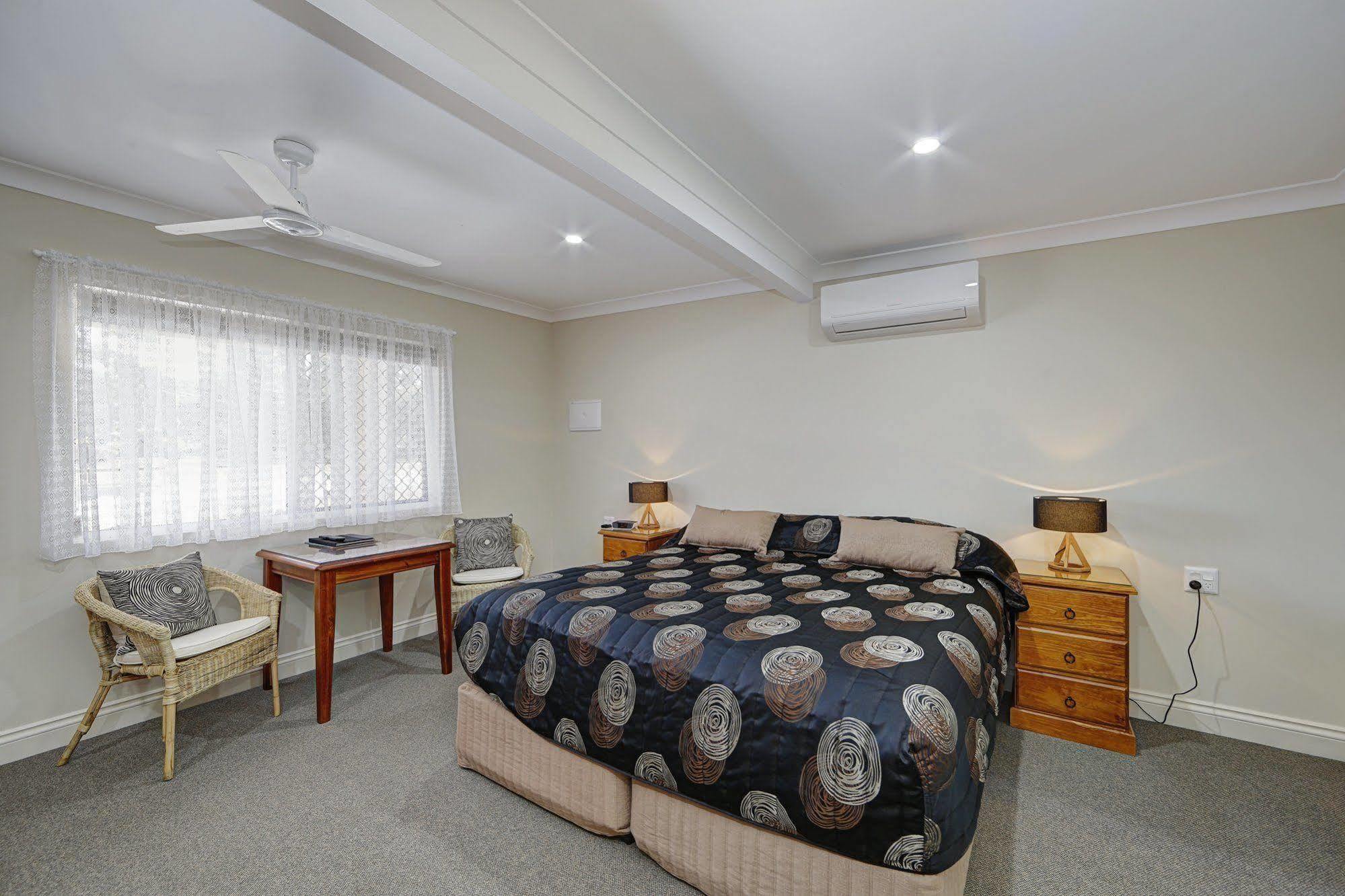 Moore Park Beach Inn Bundaberg Esterno foto