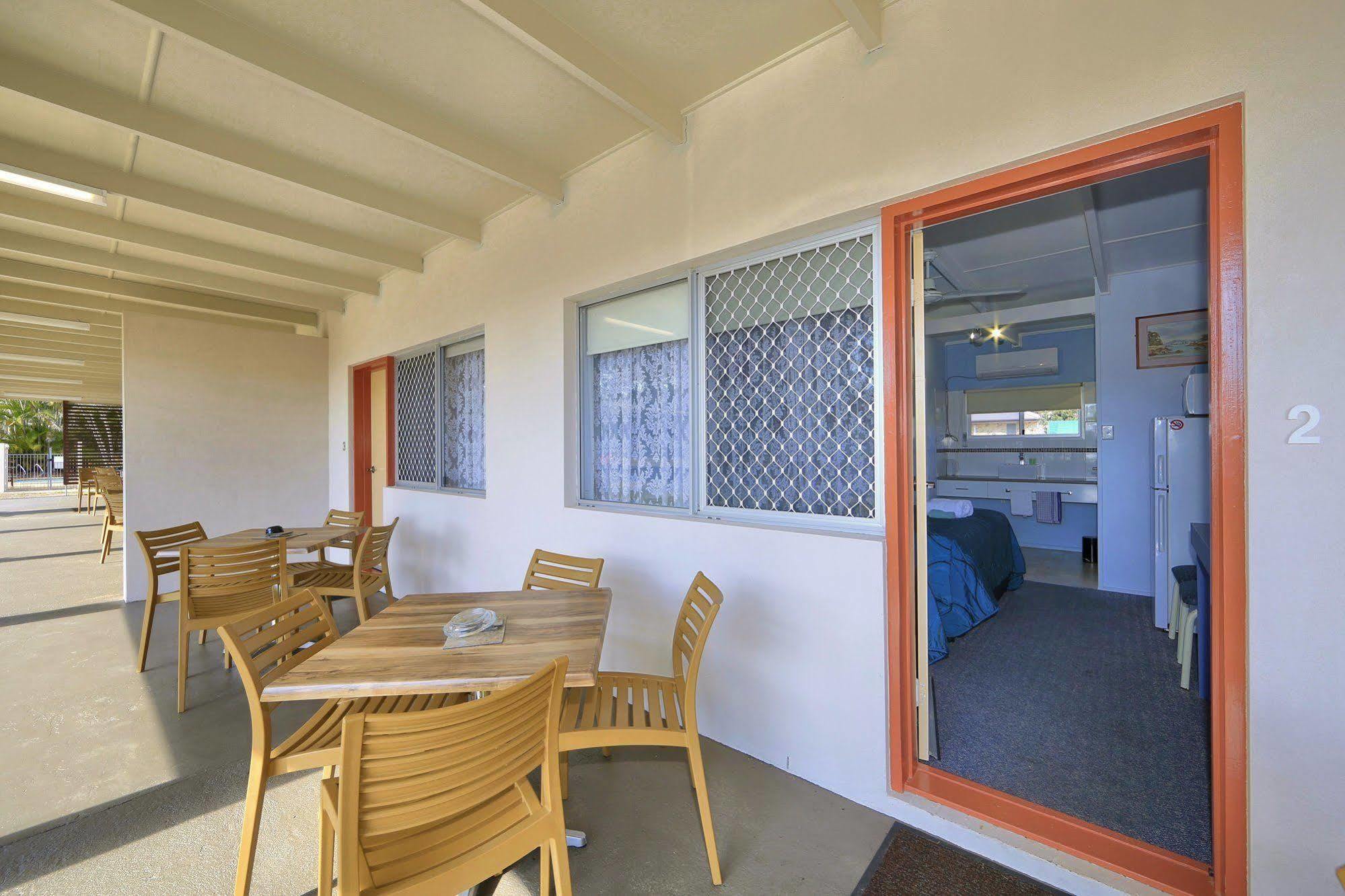 Moore Park Beach Inn Bundaberg Esterno foto