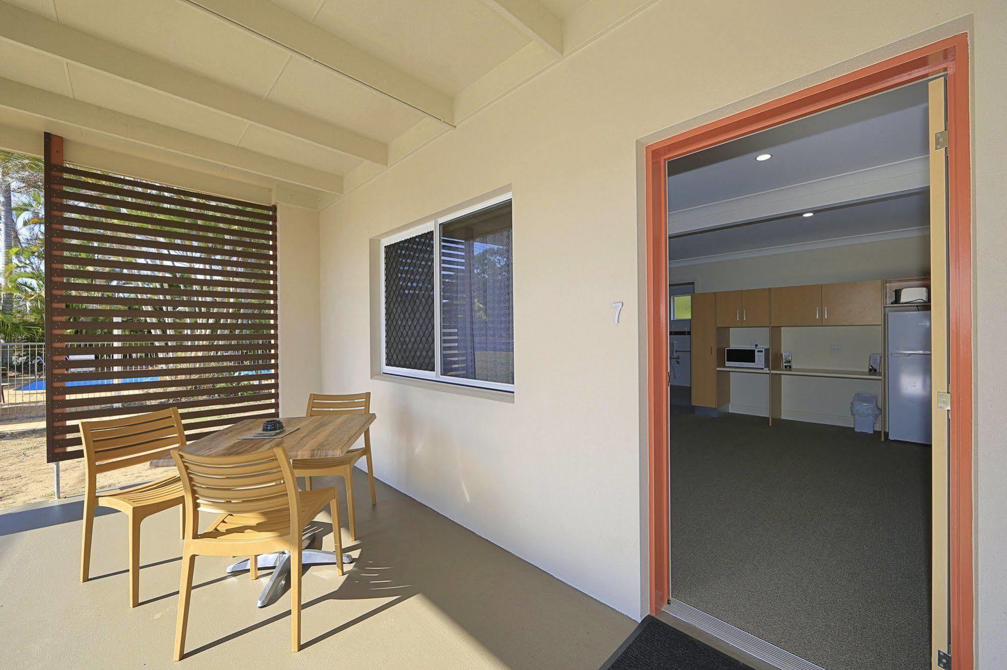 Moore Park Beach Inn Bundaberg Esterno foto