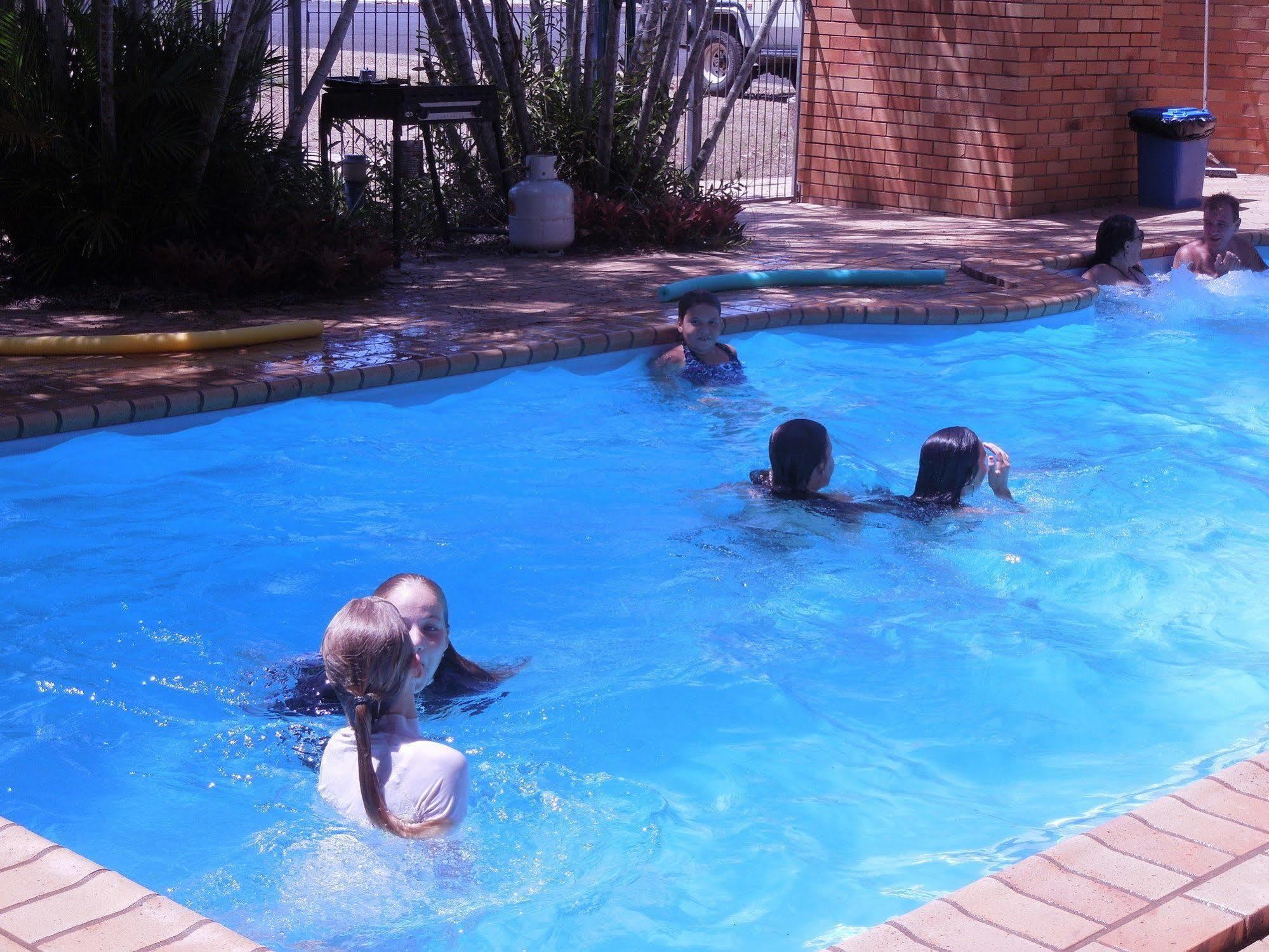Moore Park Beach Inn Bundaberg Esterno foto