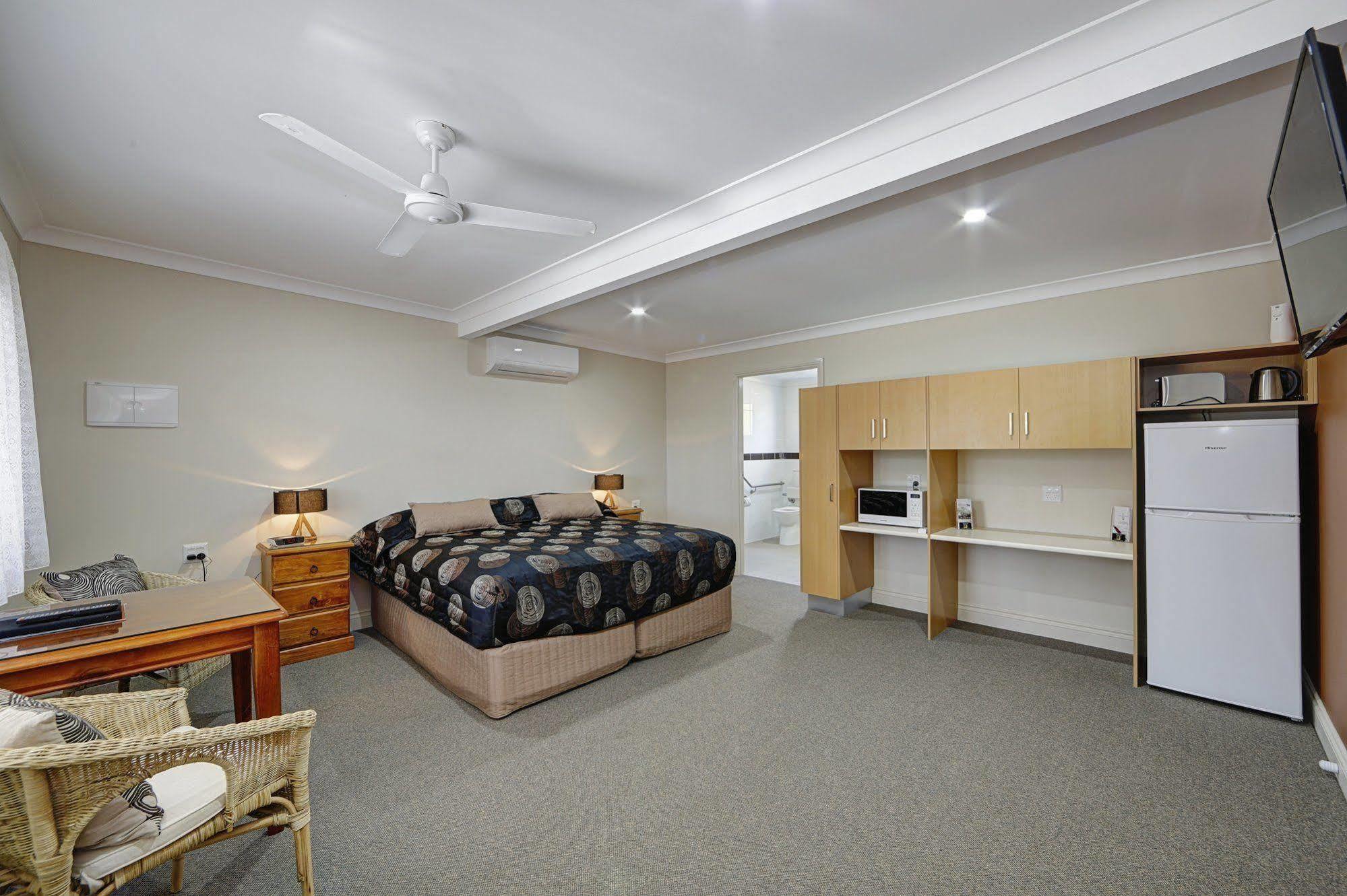 Moore Park Beach Inn Bundaberg Esterno foto